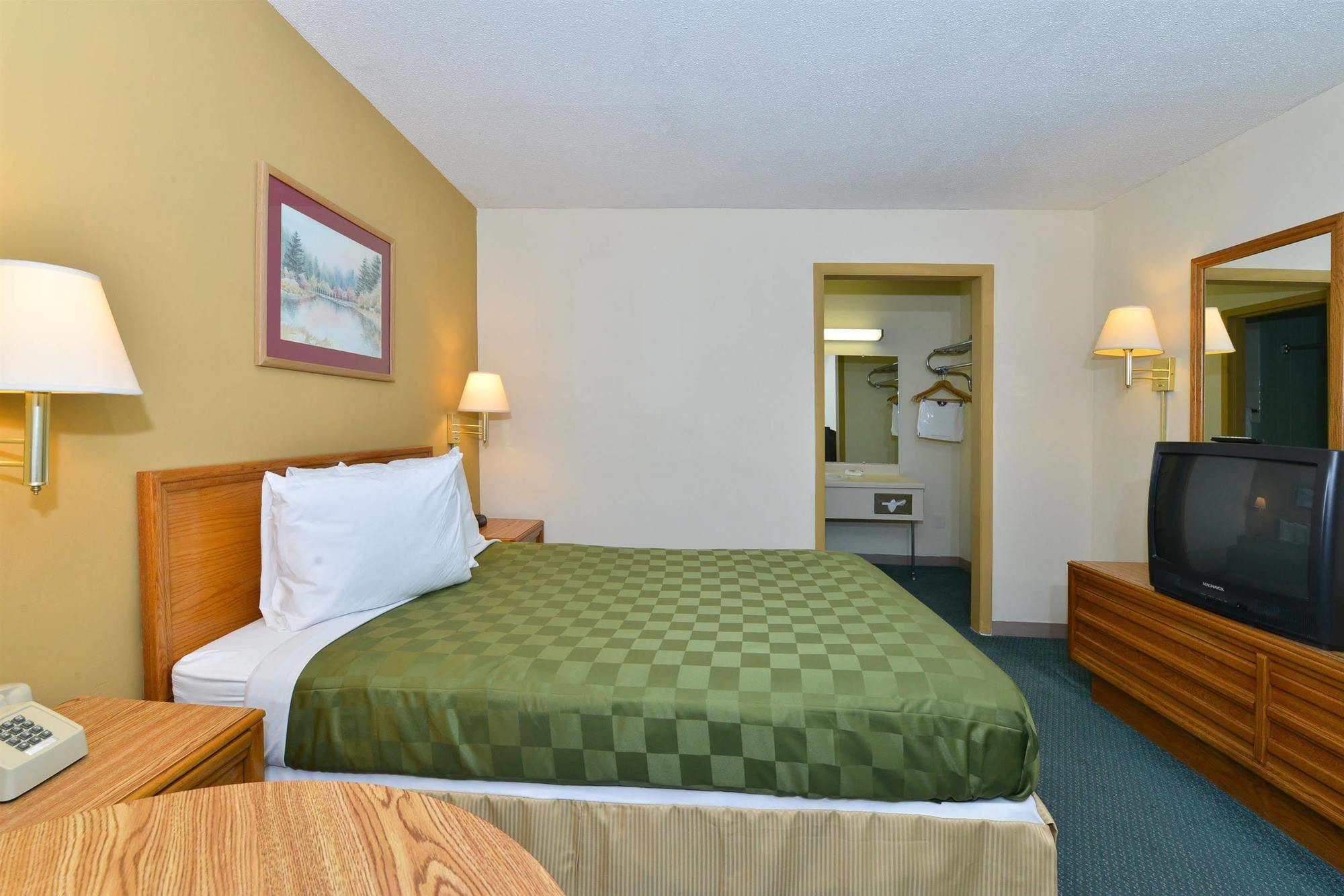 Red Roof Inn Marion, Va Экстерьер фото