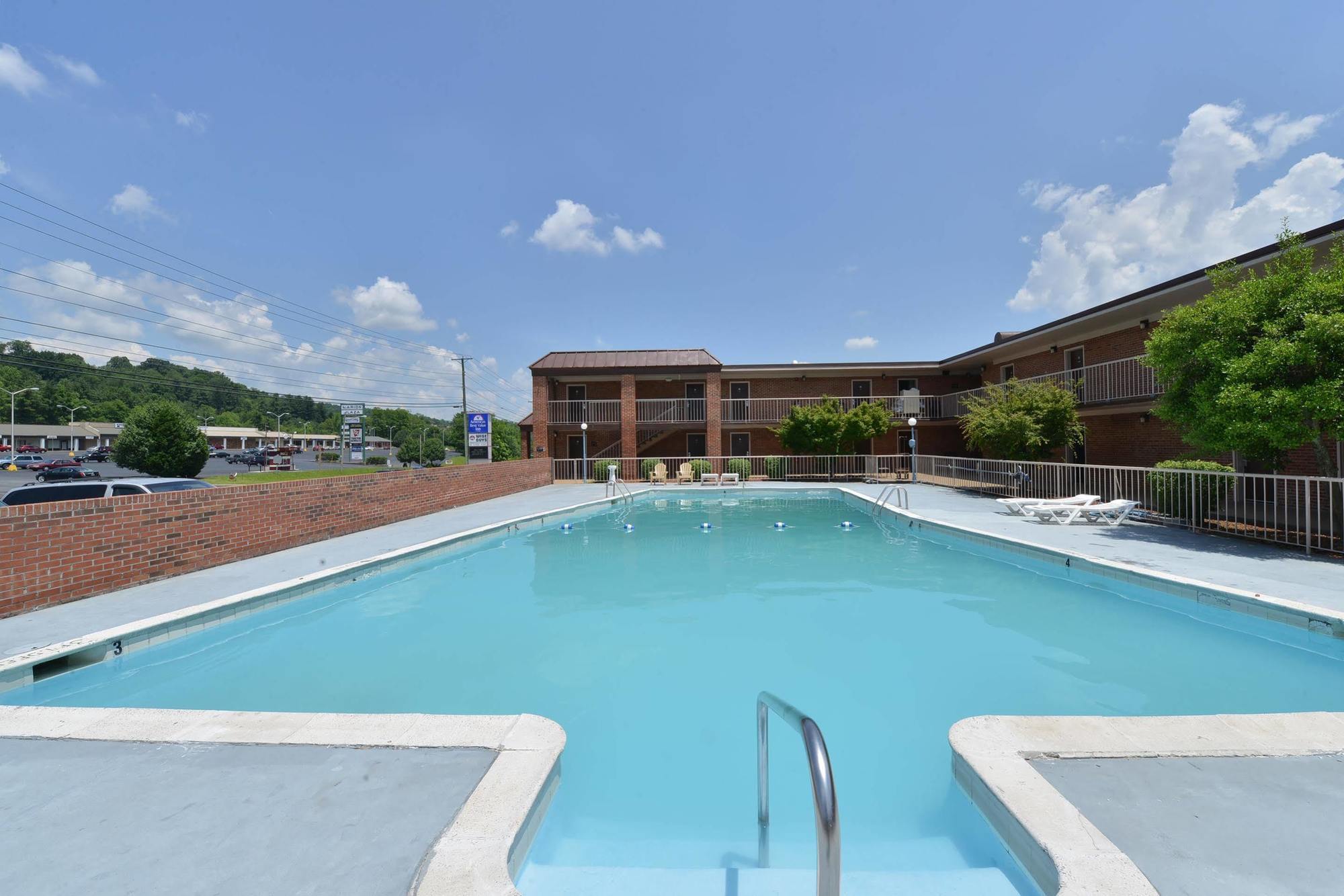 Red Roof Inn Marion, Va Экстерьер фото